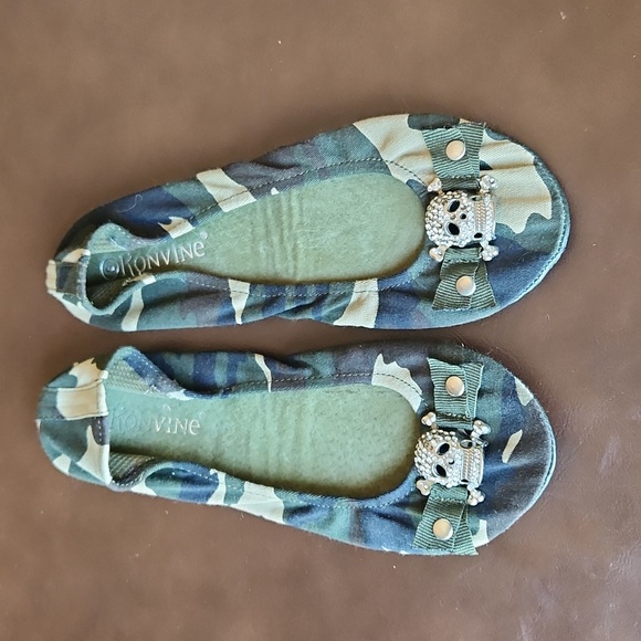 KONVINE camouflage skulls ballet flats size small (6-6.5) - Picture 4 of 11